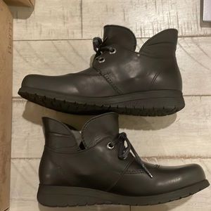 Black born ankle boots size women’s 6.5 new with box